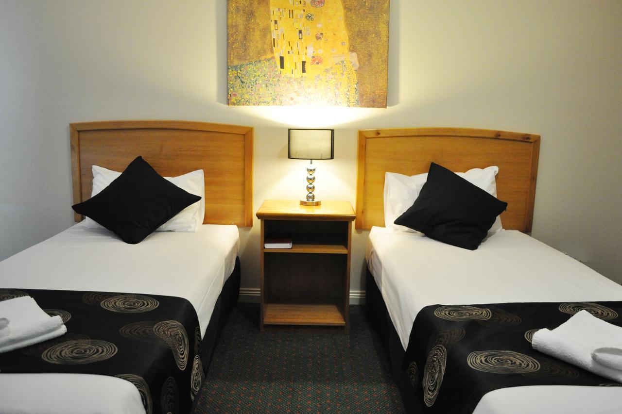 Meadowbrook Brisbane Hotel