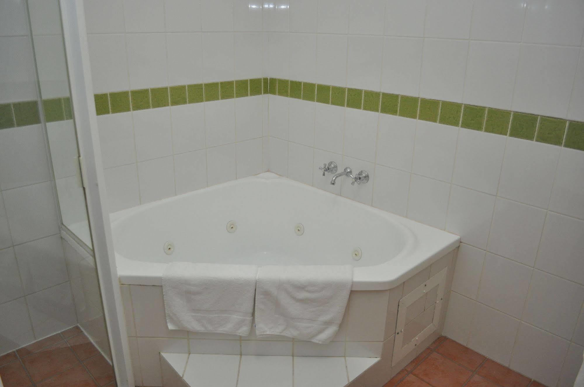 Hotel Meadowbrook Brisbane