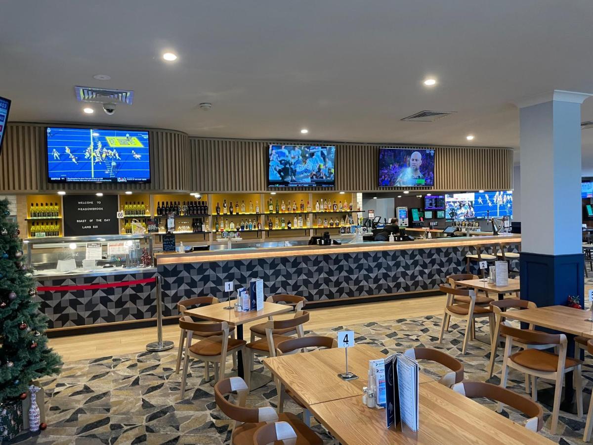 Meadowbrook Brisbane Hotel 3*